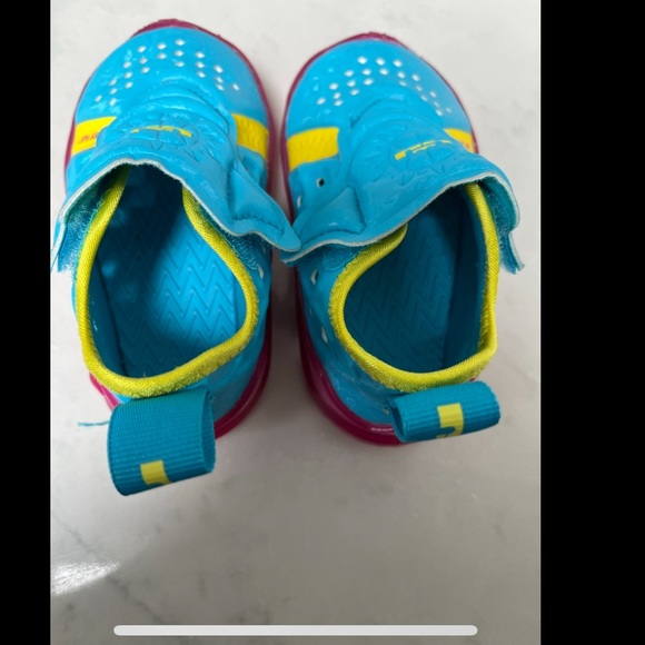 🔥3 Day Price Drop 🔥 2020 Lebron 17 Dunked TD South Beach Toddler size 4 C - Picture 9 of 12